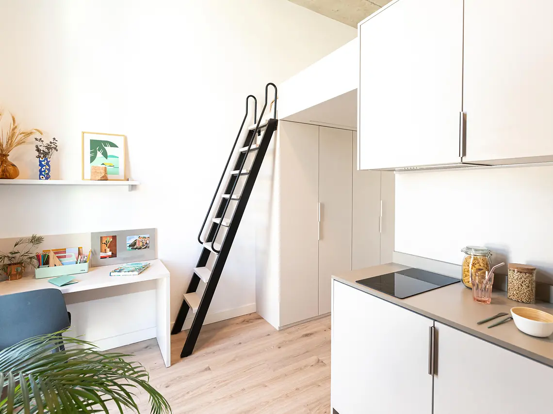 Singola con cucina Plus e balcone