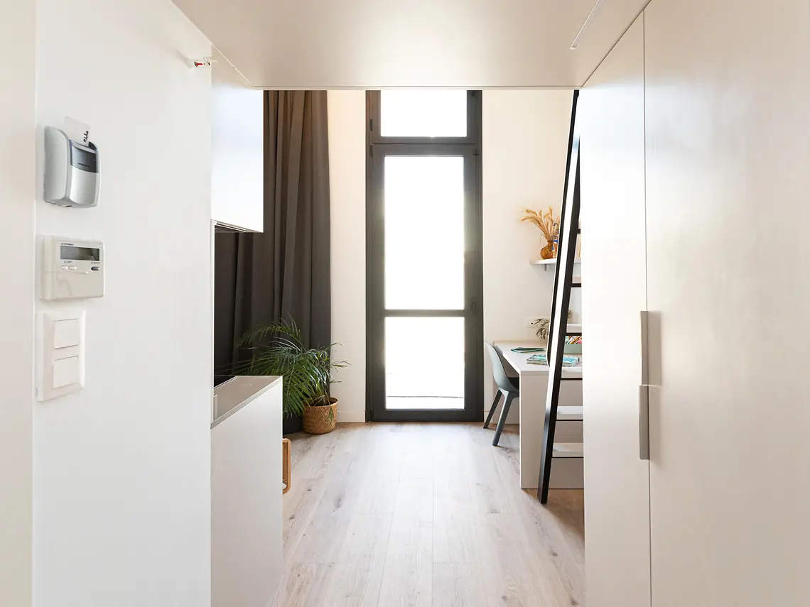 Single with Plus Kitchen and Terrace in Seville