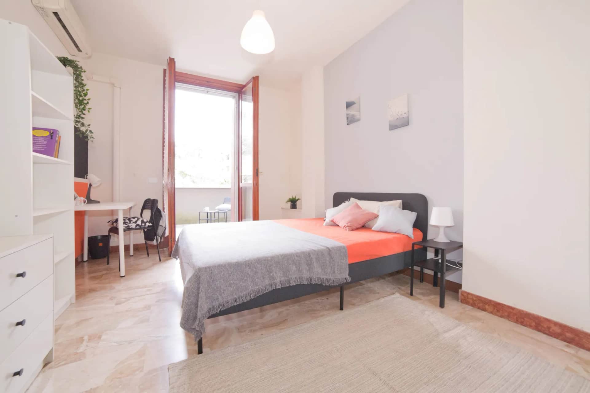Stanza privata a Lecco