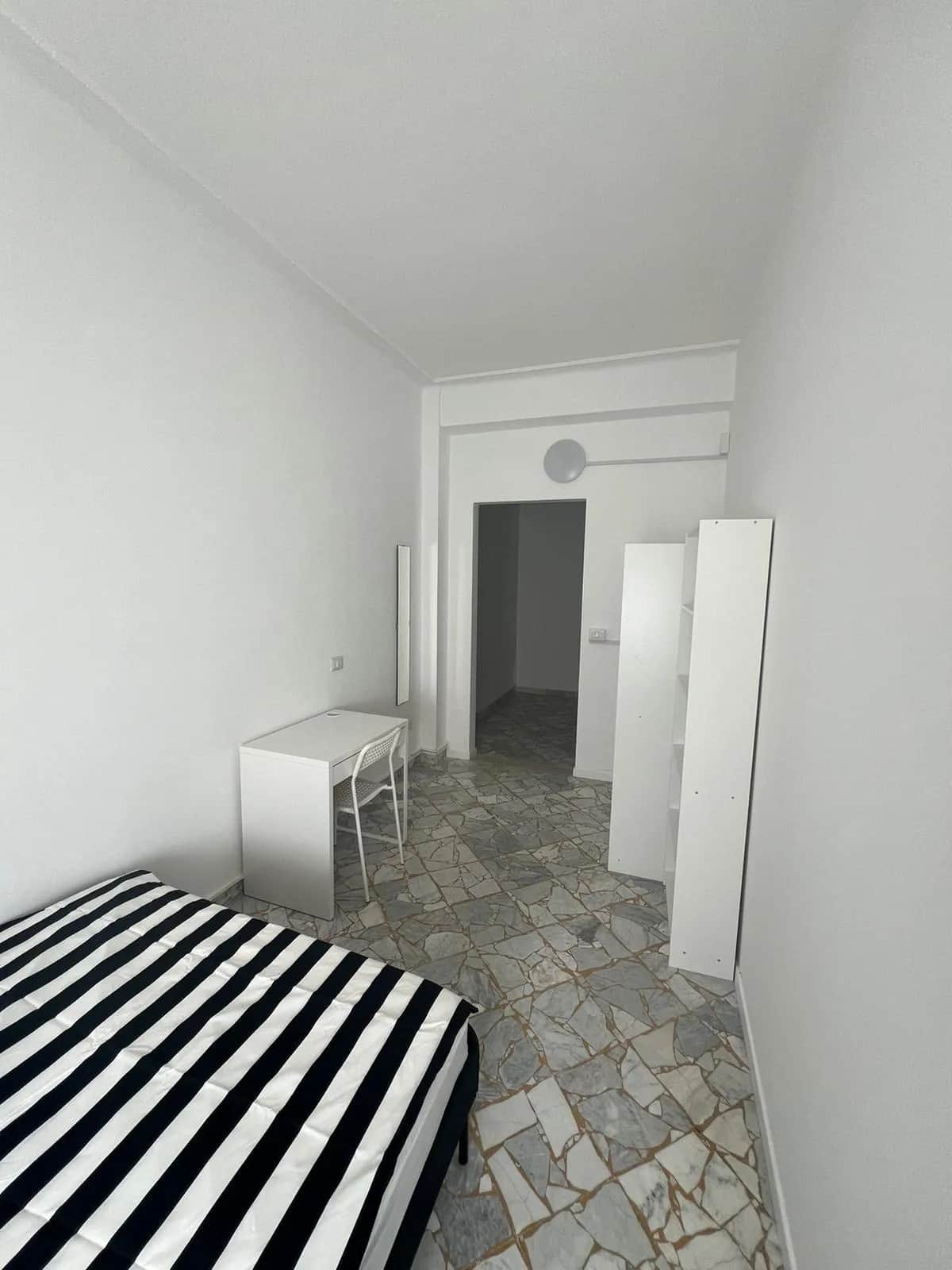 Stanza privata a Bari